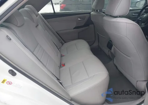 2015 Toyota Camry Xle z USA, uszkodzony, nr VIN 4T1BF1FK1FU931822